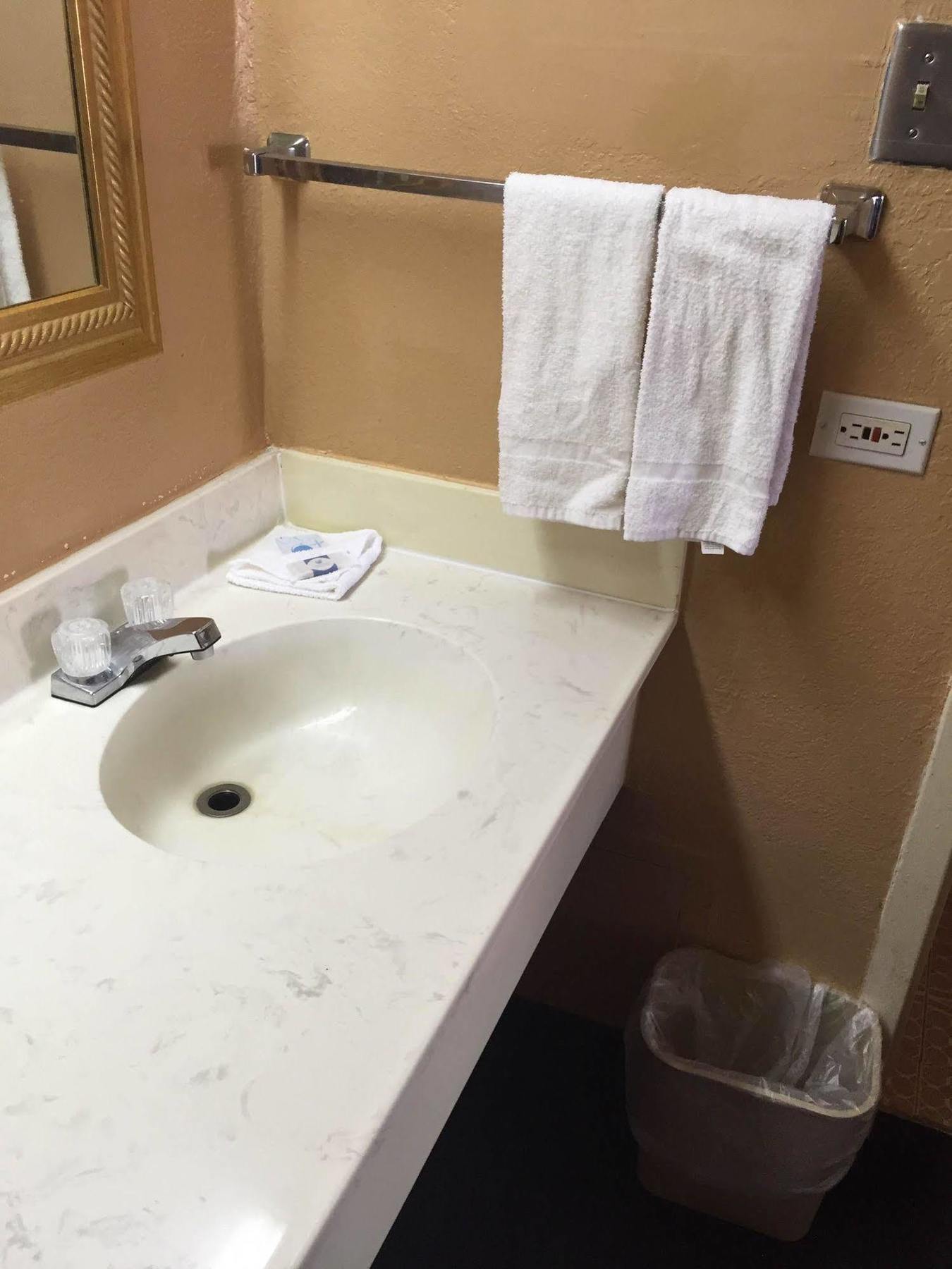 Executive Inn Мерседес Экстерьер фото